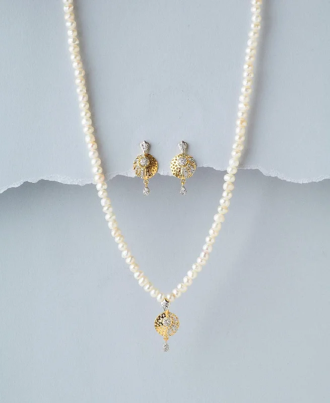 women's silver necklace -Elegant Pearl Necklace Set