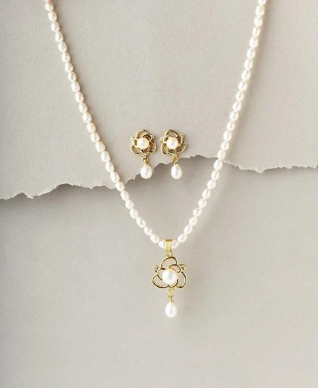 women's bar necklace -Floral Pearl Necklace Set