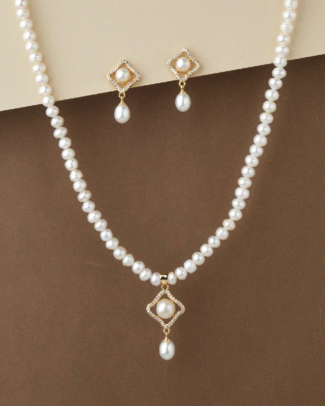 women's heart pendant necklace -Elegant Real Pearl Necklace Set S23551