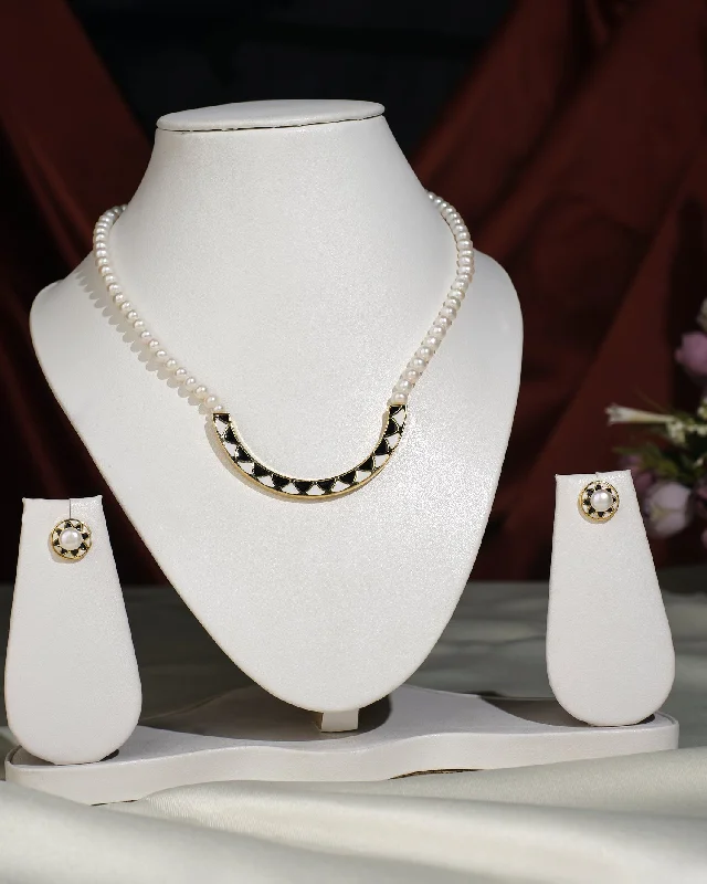 women's onyx necklace -Elegant Pearl Necklace Set