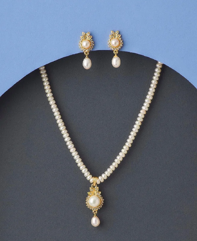 women's quartz necklace -Classy Pearl Necklace Set