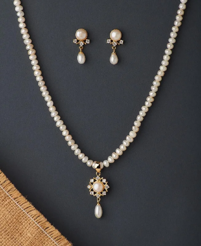 women's rose pendant necklace -Classy Real Pearl Necklace Set