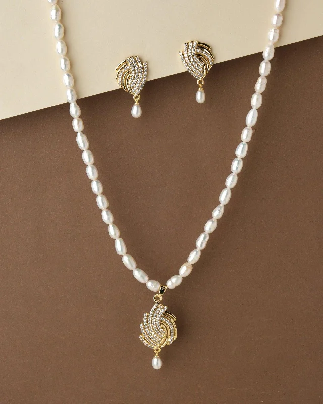 women's boho necklace -Elegant Pearl Necklace Set