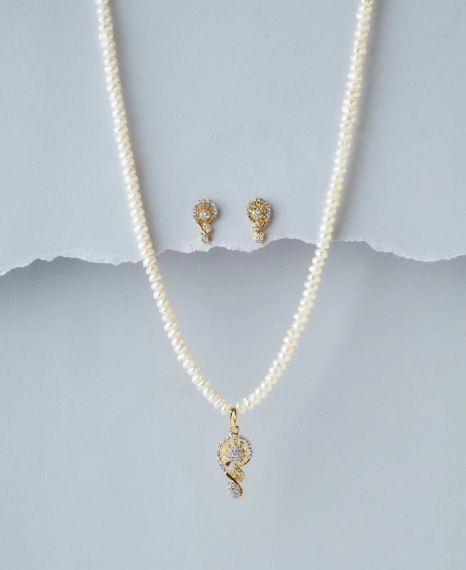 women's statement necklace -Elegant Pearl Necklace Set