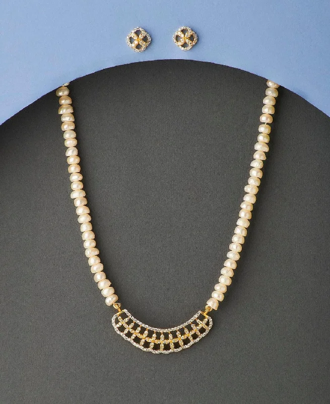 women's rose pendant necklace -Elegant Stone Studded Pearl Necklace Set