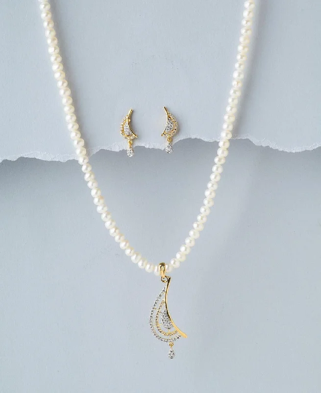 women's diamond necklace -Exquisite Pearl Necklace Set