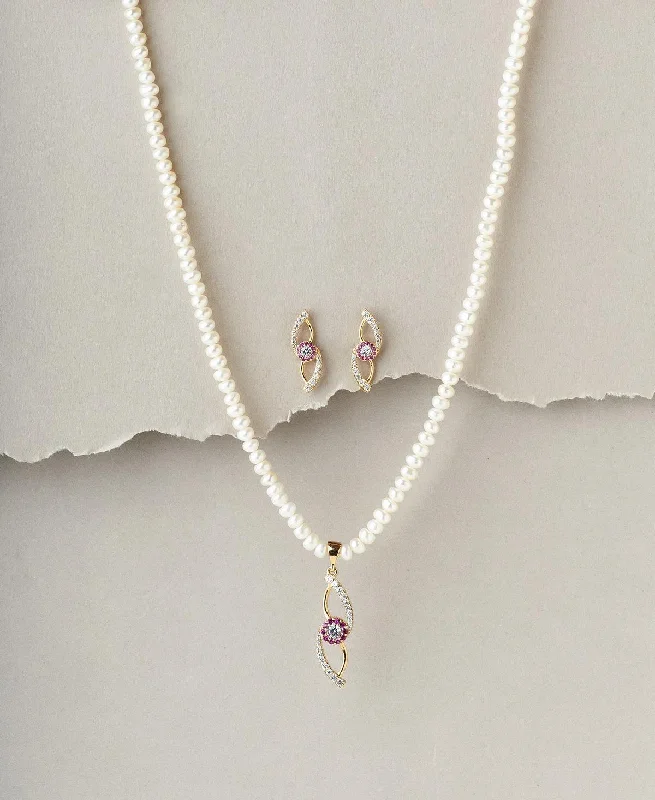 women's heart pendant necklace -Floral Pearl Necklace Set