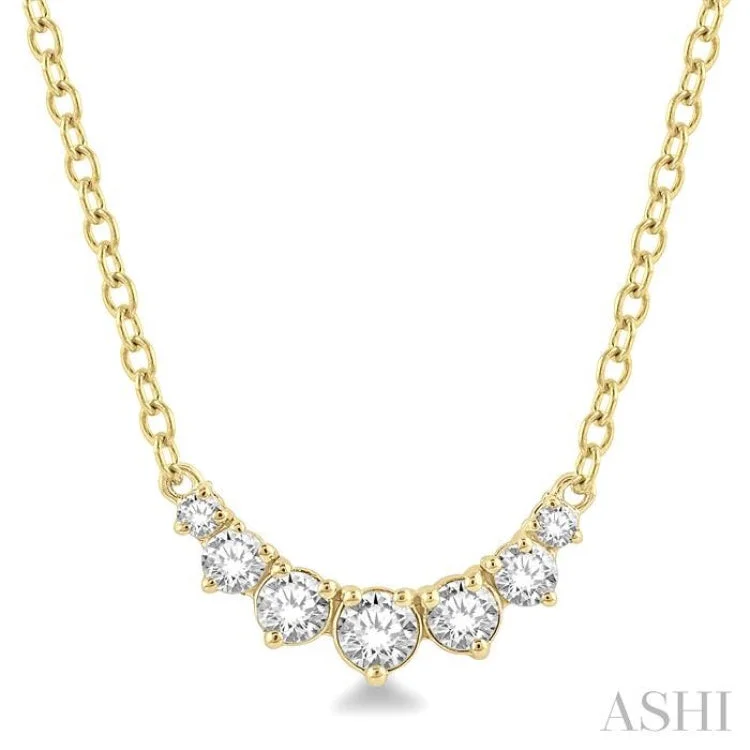 women's snake chain necklace -1/4 Ctw Graduated Diamond Smile Necklace in 14K Yellow Gold