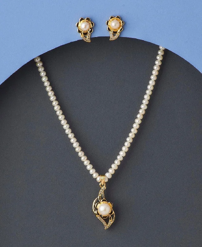 women's charm necklace -Elegant Pearl Necklace Set