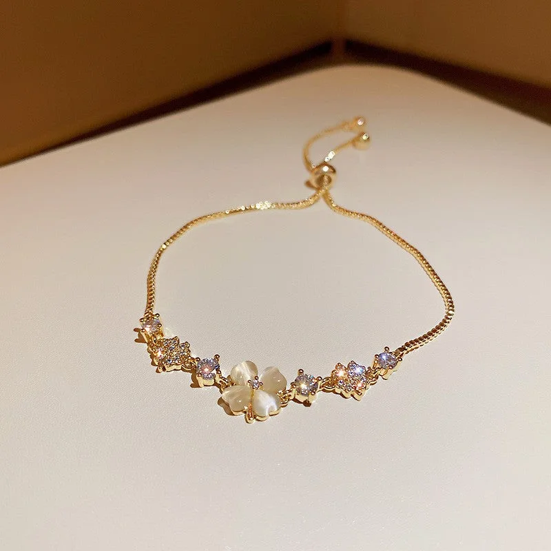 Bracelet. Golden Flowers