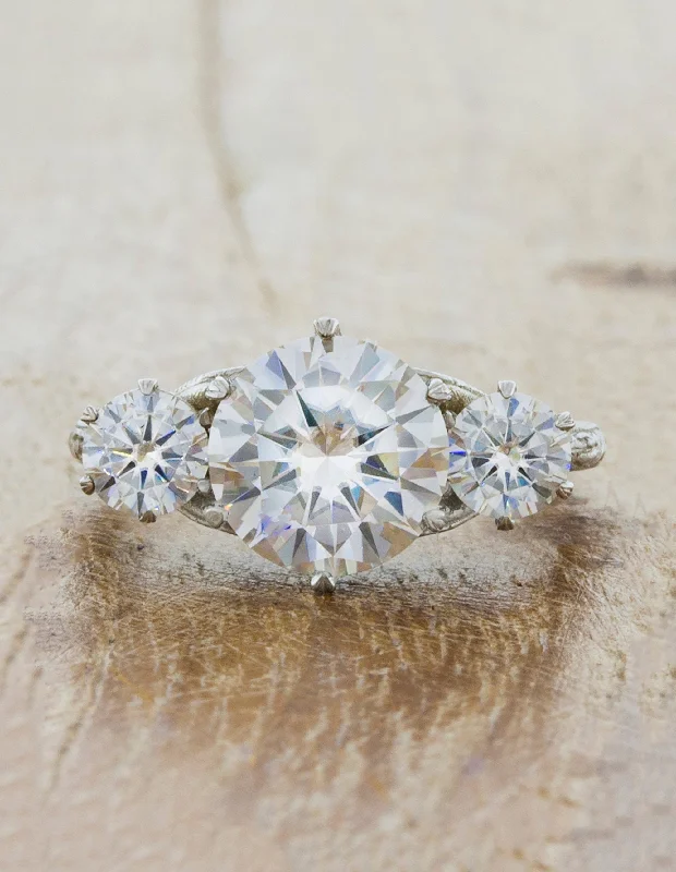 round diamond engagement rings -Guadeloupe